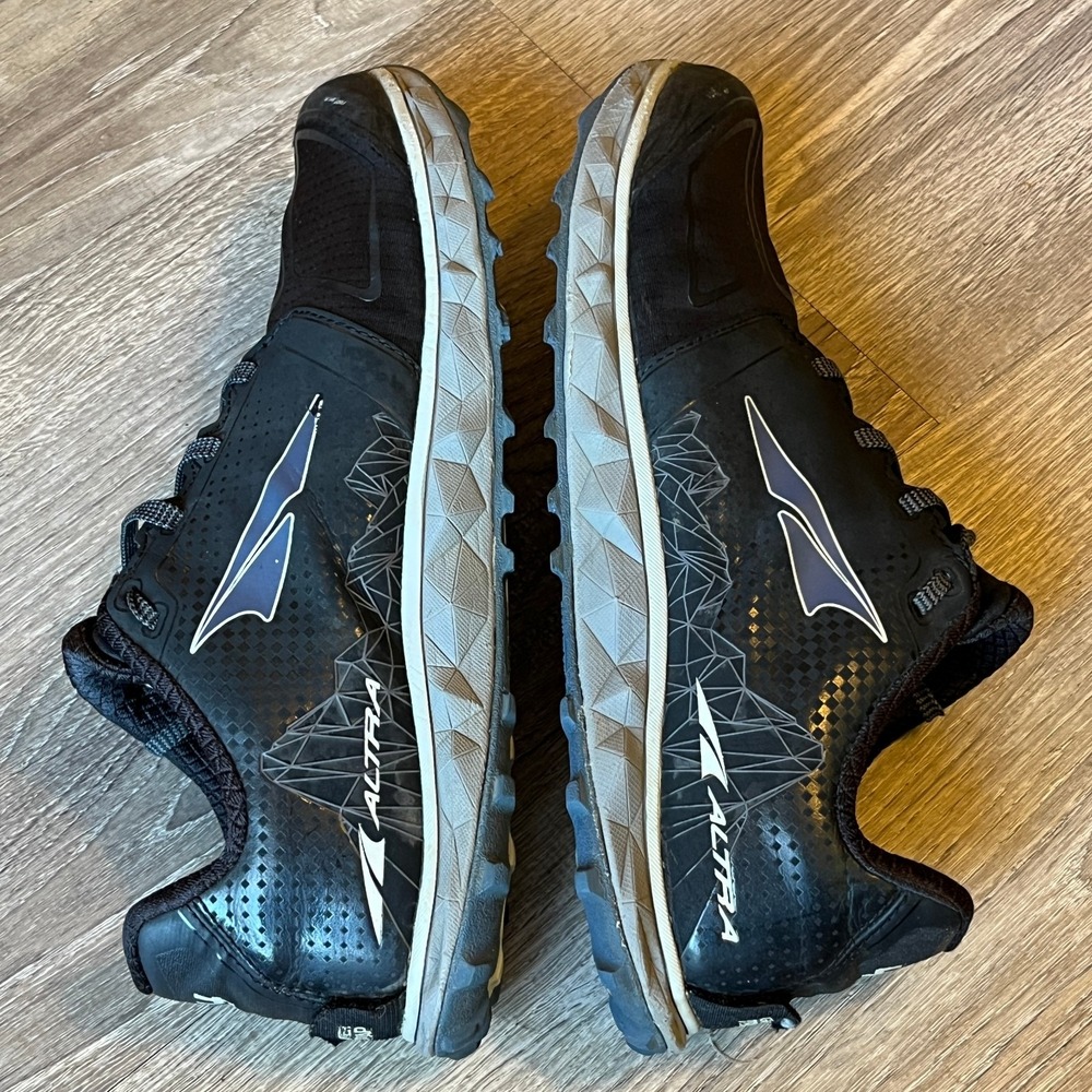Altra Superior 4 Womens Trail Running Shoes Black‎ Gray AFW1953G-0 Size 9.5